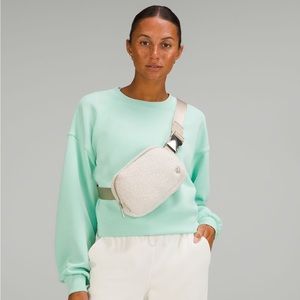Lululemon everywhere belt bag Fleece